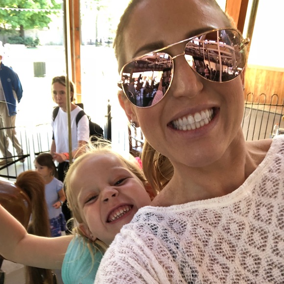 Meet your Posher, Meghan - Picture 3 of 8